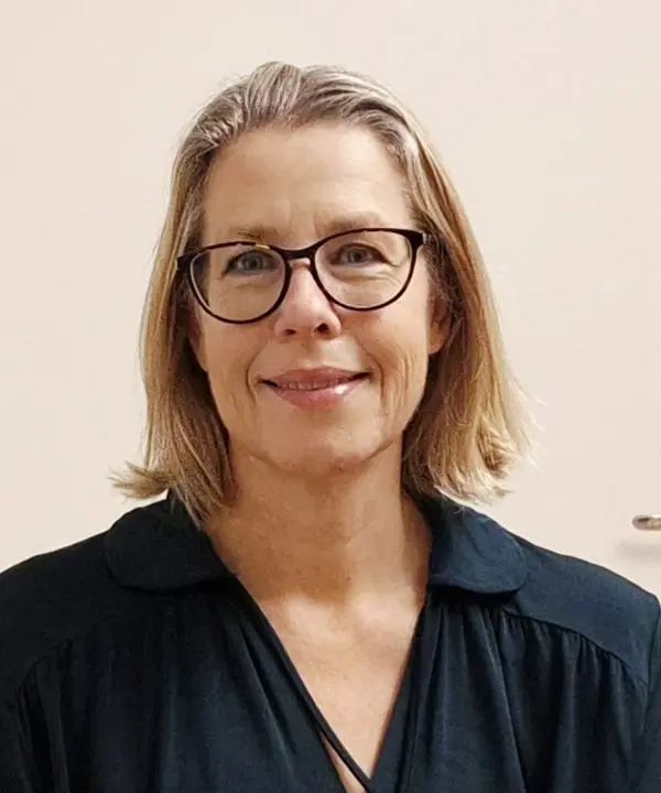 Carina leder kurser inom yoga på Medborgarskolan Karlstad