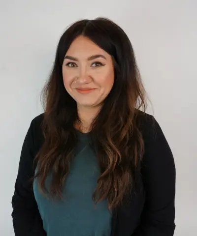 Emilia "Millan" Rickard är kursledare i keramik på Medborgarskolan