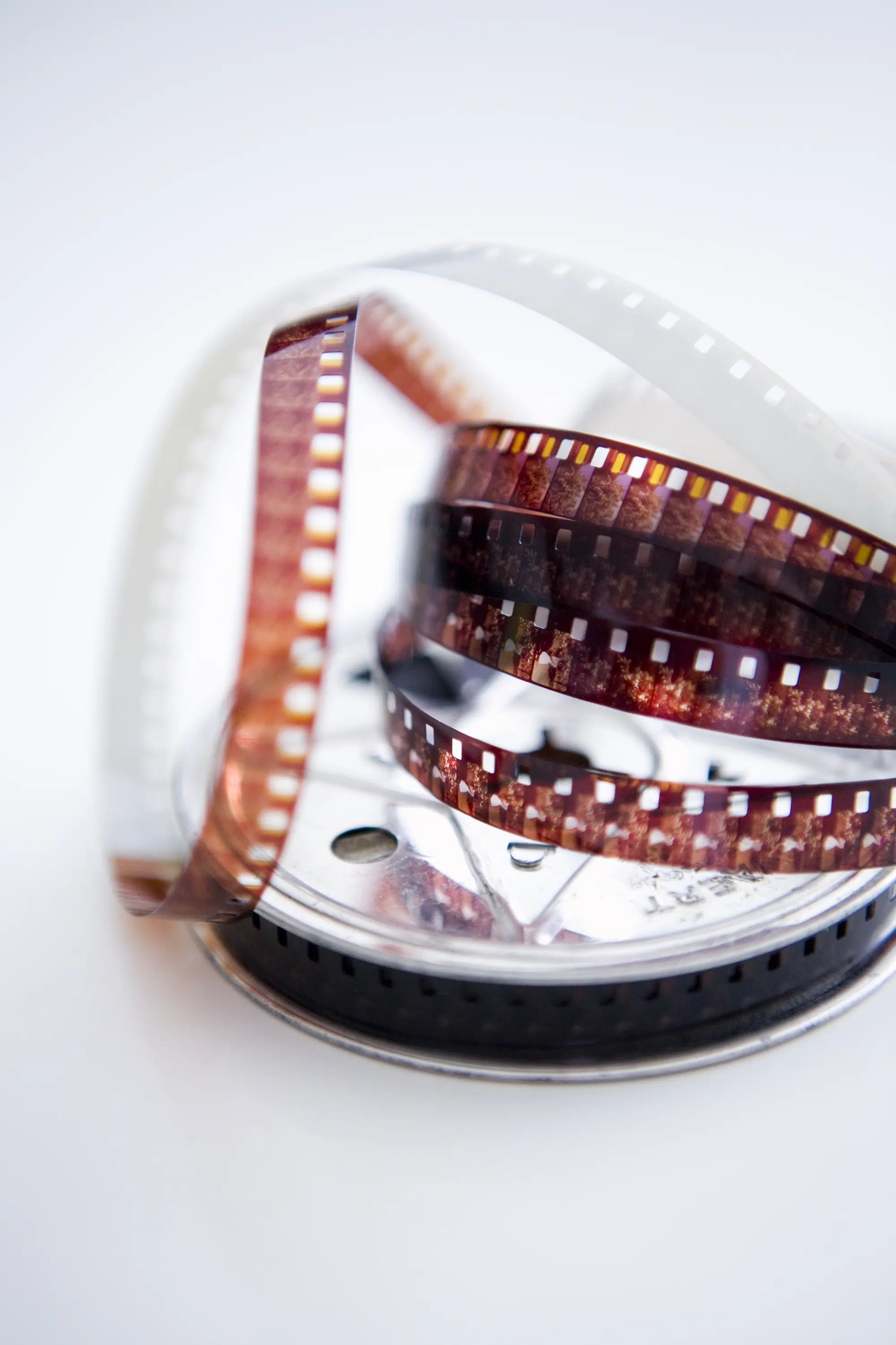 Filmrulle mot vit bakgrund