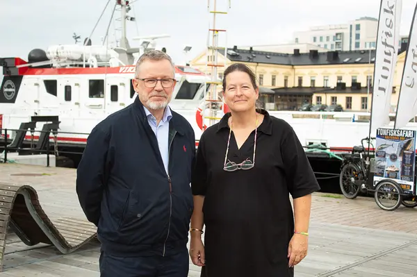Karin Meddings, utbildningsledare och Klaus Pedersen, lärare och kapten. Foto: Caroline Flyjer