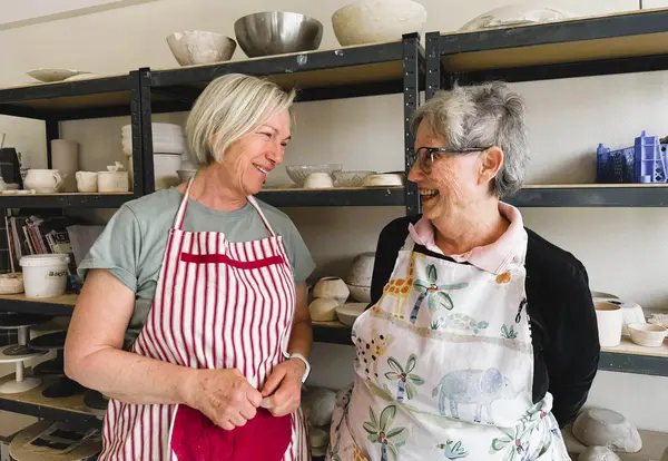Maria-och-lena-keramik-kurs-i-uppsala