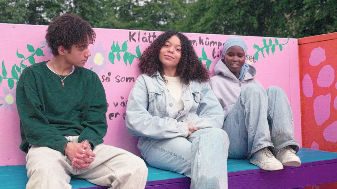 Ungdomar ute i solen