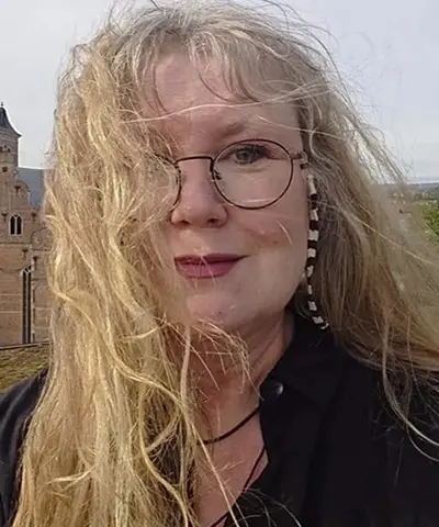 San Lundberg, formgivare och keramiker
