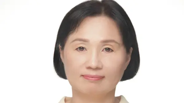 Porträttbild av kursledare Eunsook Kim Andersson