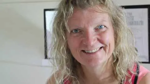 Kvinna med blont hår
