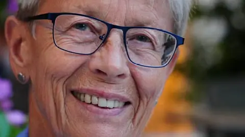 Kursledare Gull-Britt Lindahl ler in i kameran