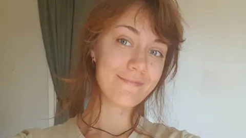 Kursledare Ronja Källmark tar en selfie