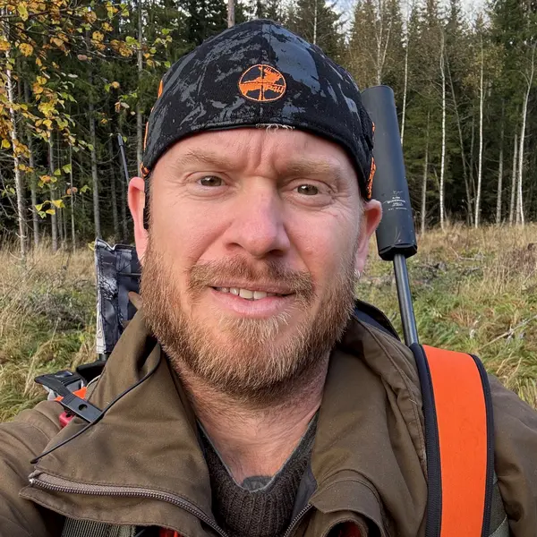 Mathias leder kurser som leder till jägarexamen